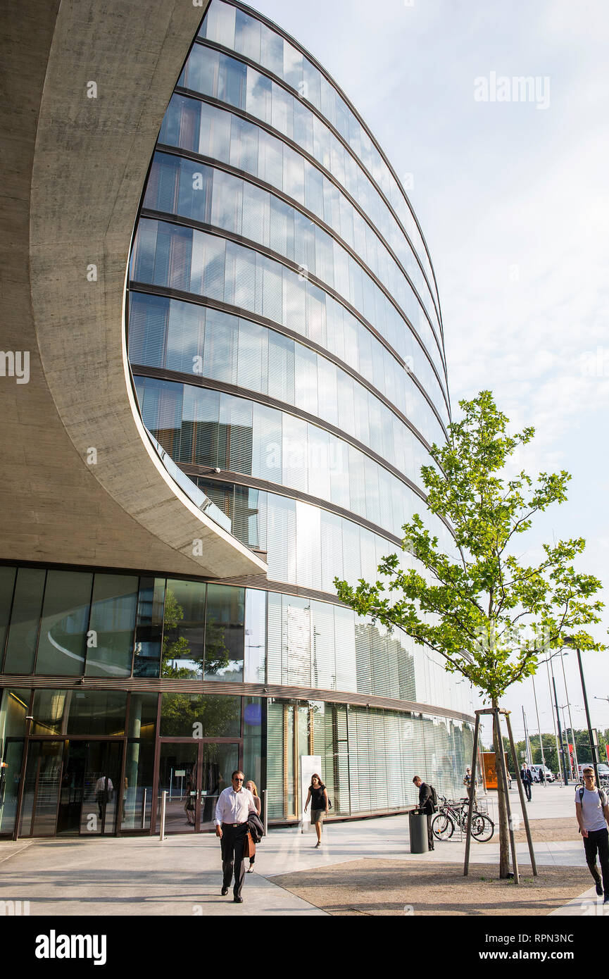 Ein Detail eines Gebäudes in dem neuen Stadtteil der erste Campus, von Henke Schreieck Studio, Wien, Österreich projiziert Stockfoto