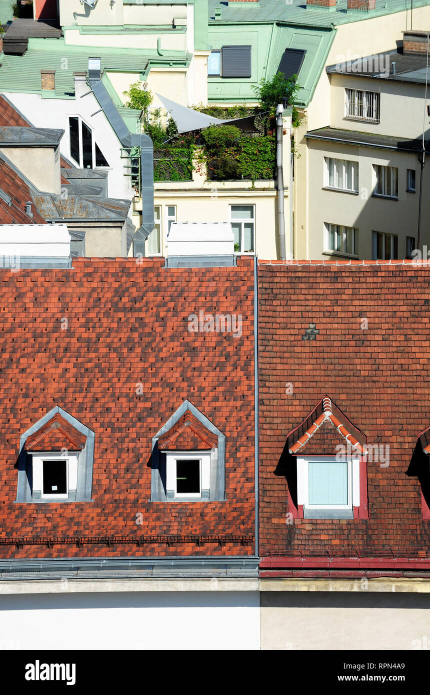 Wiens Dächer und Gebäude von der Oberseite der Stephansdom gesehen Stockfoto