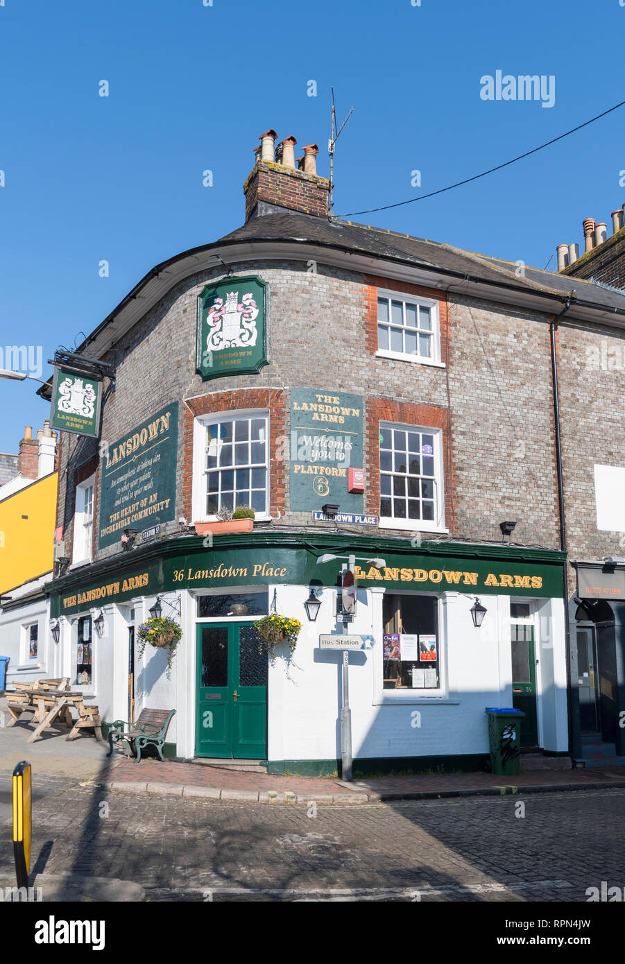 Lansdown Arms Pub, einem britischen Public House auf eine Ecke in Lewes, East Sussex, England, UK. Stockfoto