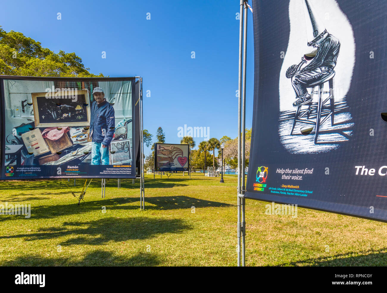 Umarmen unsere Unterschiede im Bayfront Park Anzeige in Sarasota Florida Stockfoto