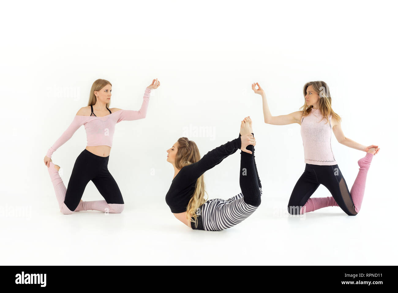 Gruppe von drei Mädchen Junge schöne die Tanzen, Yoga und Pilates werden geübt. weißer Hintergrund Stockfoto