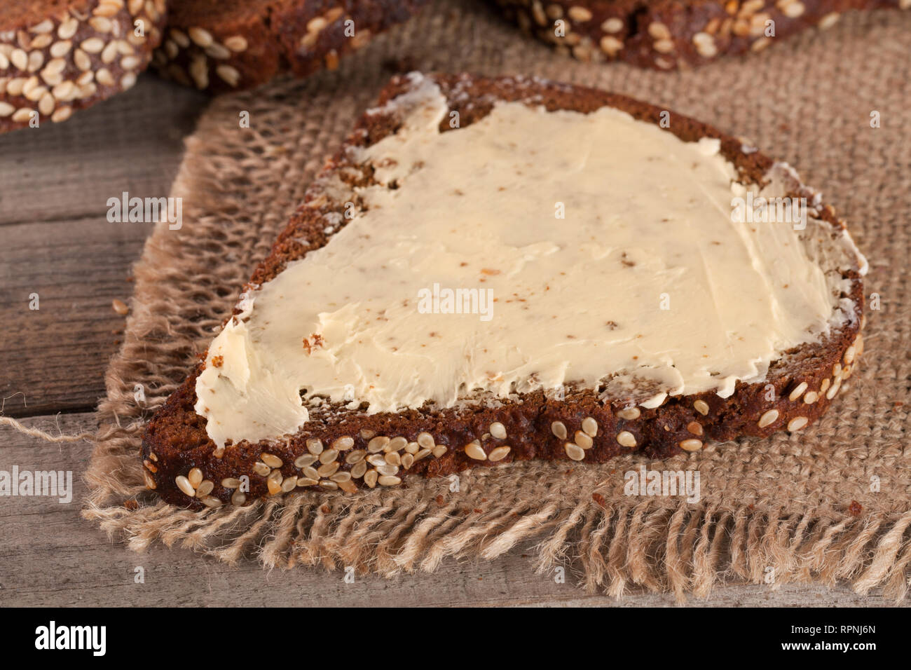 Schwarze sesambutter -Fotos und -Bildmaterial in hoher Auflösung – Alamy