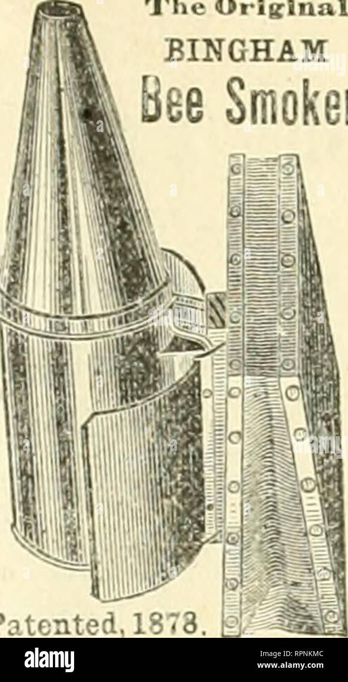 . American bee Journal. Biene Kultur; Bienen. Die AMERICAJSl BEE JOURNAL. 255 EXCELSIOR HONIG EXTRAKTOREN. In Beantwortung von Anfragen für frequont Extriictors Durchführung n und 4 I^nnssirutli Frames. Ich liave Con-cludetl zu Ad&lt; ipt tliese zwei Neue pizes. Tlie'-i-frame Warenkorb ist in einem sauje rnii (wenn die Größe und die Art wie ich!.- ' irume. Tht * 4 franDO Warenkorb 1^ III I 111 - iar^'er können. Mit dem Kegel KETAIL. Händler in Bee-liefert werden gut daran tun, für unsere Großhandelspreise der Stiftung zu senden. Wir haben jetzt die umfangreichste Manufaktur der Stiftung in der couutrv. Wir versenden in alle Teile der Vereinigten Staaten. Stockfoto
