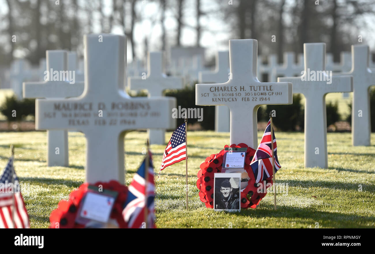 Die Gräber von Sergeant Maurice Robbins und Sergeant Charles Tuttle an der Cambridge Amerikanischen Friedhof in Coton, Cambridgeshire, die zusammen mit acht anderen, wenn ihre B-17 Bomber, genannt bin ich Amigo', in Sheffield Endcliffe Park 1944 abgestürzt, ums Leben. Stockfoto