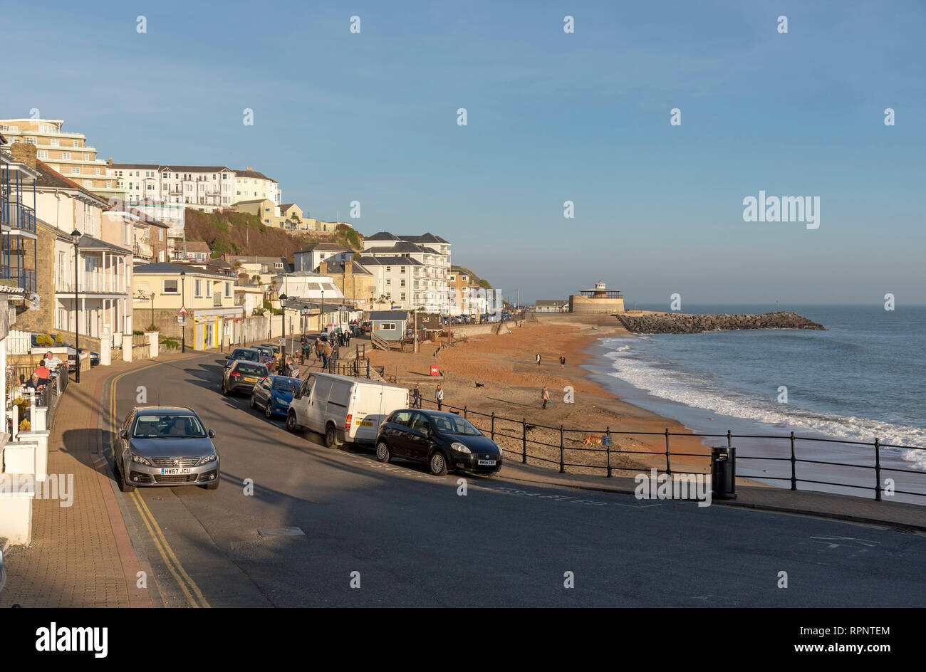 Ventnor, Isle of Wight, Großbritannien. Februar 2019. Das beliebte Seebad im Winter Sonnenschein gesehen. Stockfoto