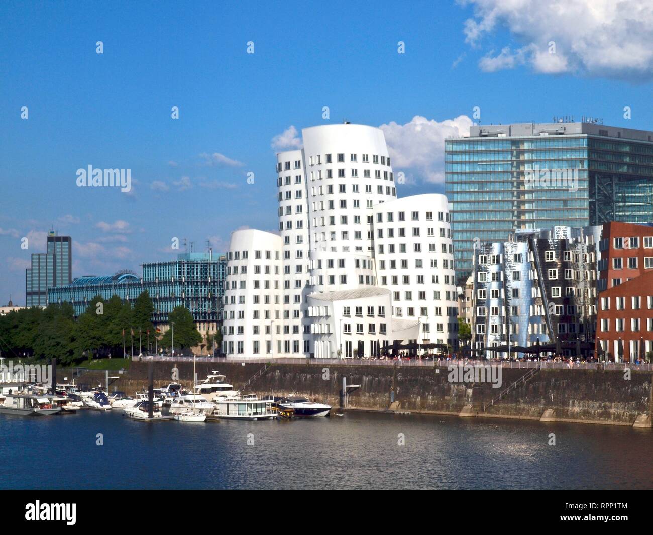 Gehry Gebäude im Medienhafen von Düsseldorf in Deutschland Stockfoto