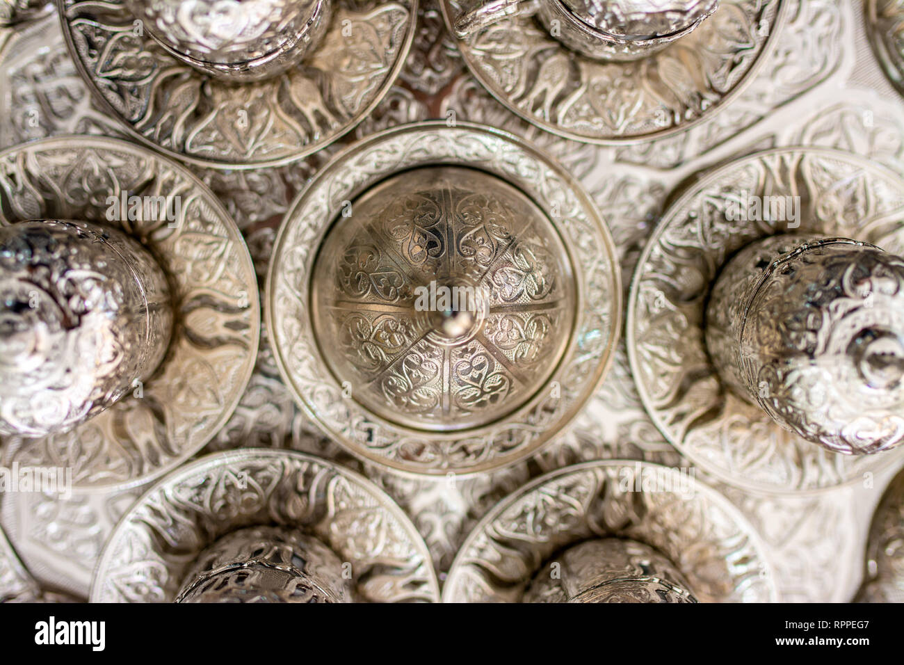 Türkischer Kaffee im osmanischen Cup. Traditionelle Kaffee Set Stockfoto