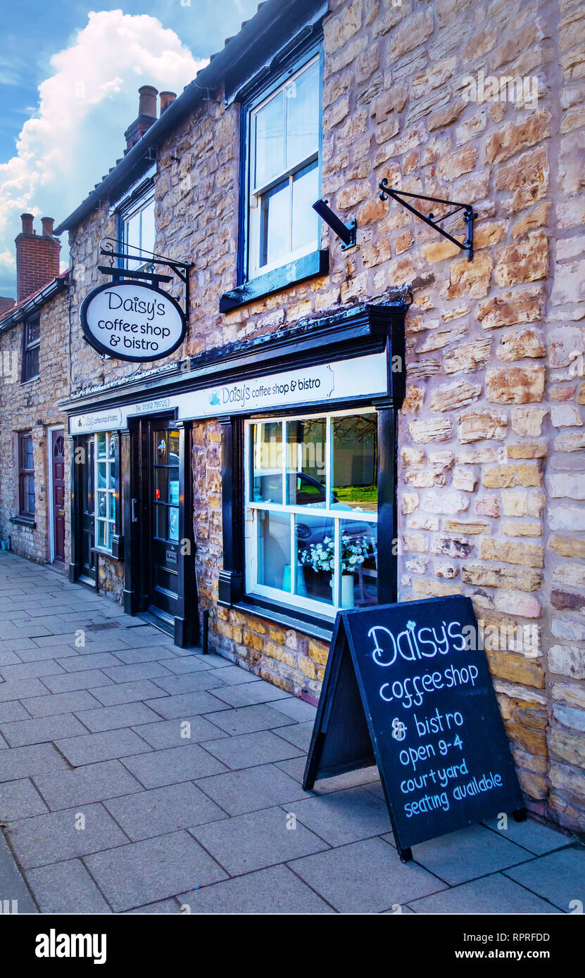 Englisch's Village Daisy Café und Bistro in Markt, Tickhill in der Metropolitan Borough von Doncaster, South Yorkshire, England, Stockfoto