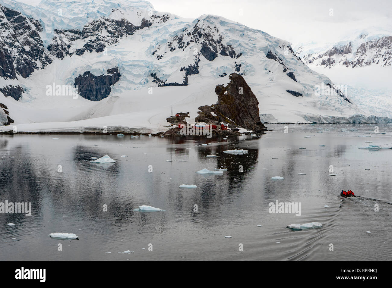 Almirante Brown Station, Paradise Harbour, Antarktische Halbinsel Stockfoto