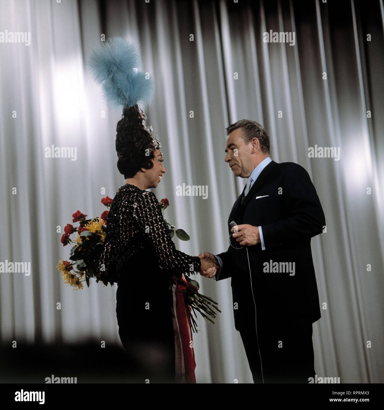 VERGIßMEINNICHT/Josephine Baker und Peter Frankenfeld in der Show Vergißmeinnicht, 9. Oktober 1964, Grimm Stockfoto