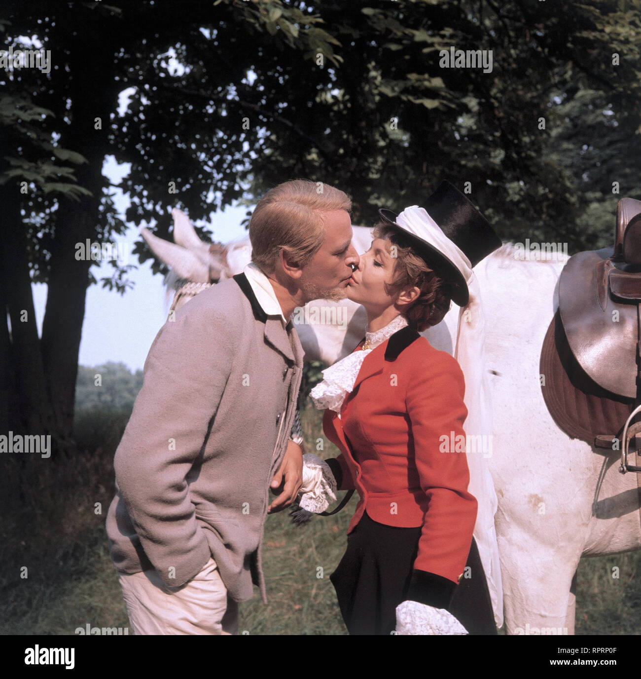 Axel Munthe - DER ARZT VON SAN MICHELE - O.W. FISCHER (Axel Munthe), SONJA ZIEMANN (Prinzessin Clementine) Stockfoto Axel Munthe - DER ARZT VON SAN MICHELE - O.W. FISCHER (Axel Munthe), SONJA ZIEMANN (Prinzessin Clementine) Stockfoto