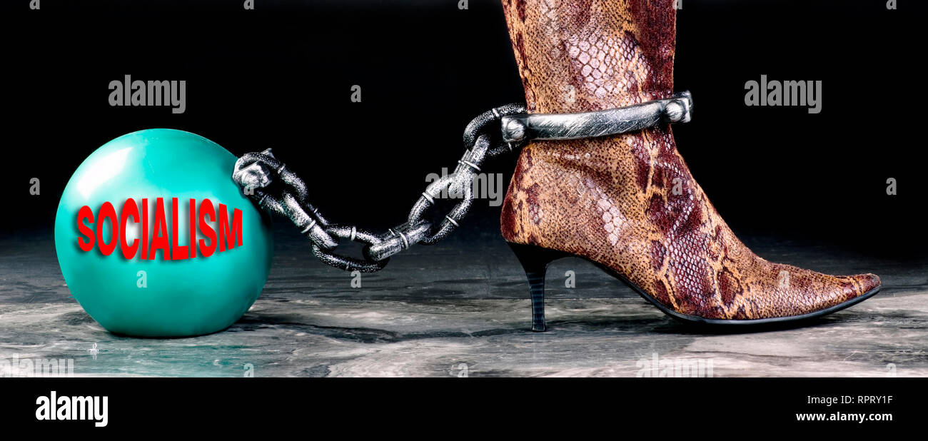 Der Sozialismus ist die neue Kugel und Kette für Damen. Stockfoto