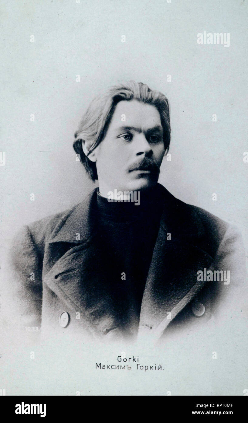 Portrait von Maxim Gorki, in ein Fotostudio, mit seinem Namen unter dem Foto Stockfoto