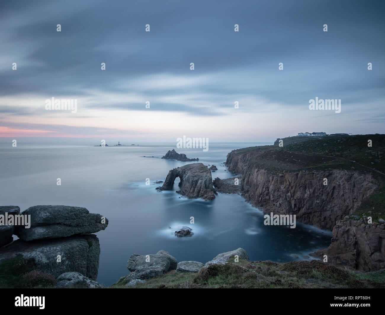 Ein spät abends lange Belichtung geschossen von Land's End in Cornwall. Stockfoto