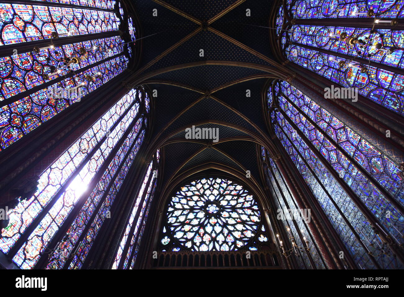 Die Sainte-Chapelle ist eine königliche Kapelle im gotischen Stil, in den mittelalterlichen Palais de la Cite, Paris, Frankreich. Stockfoto