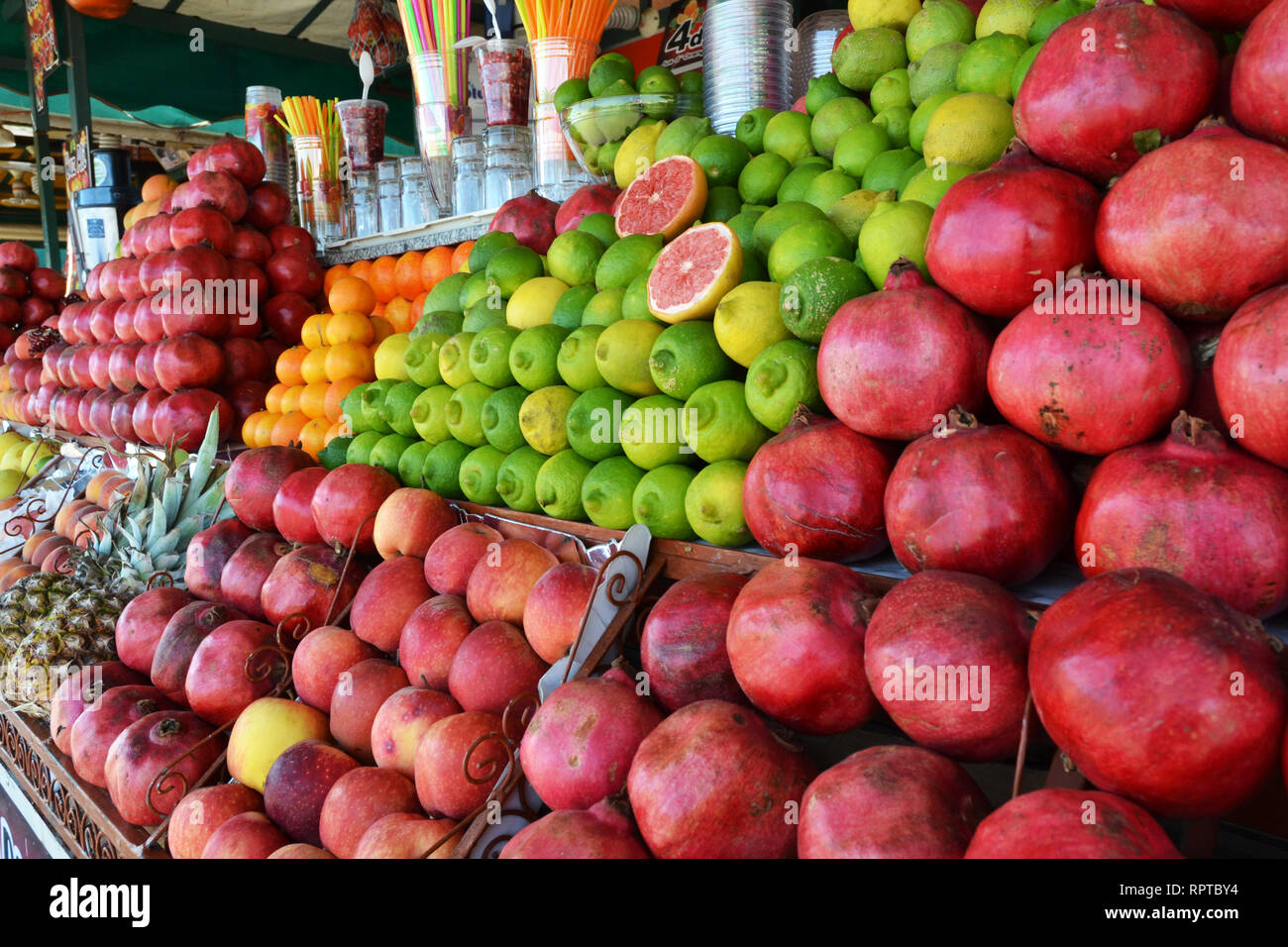 Fruchtsaft Abschaltdruck am Djemaa El-Fná Square Stockfoto