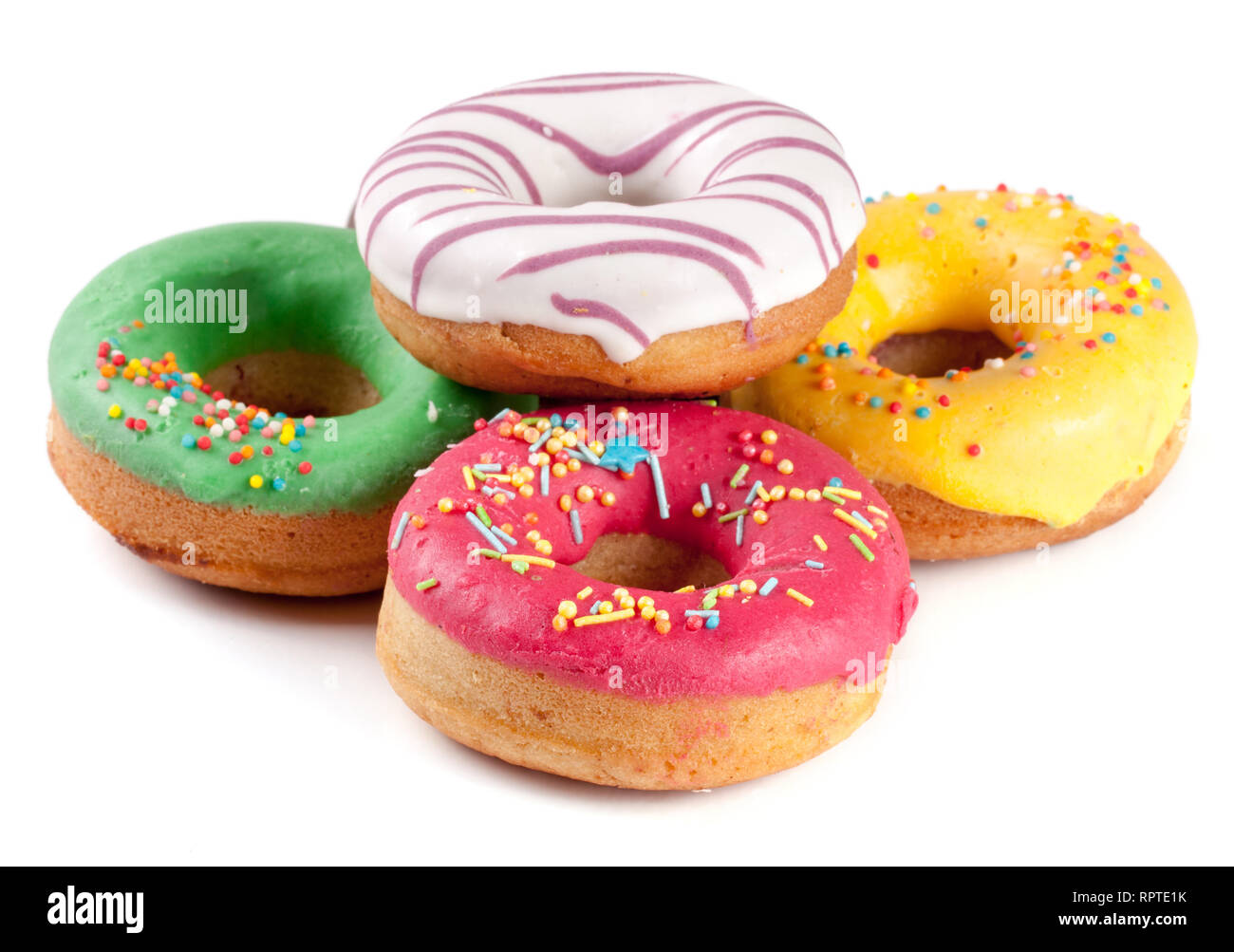 Stapel der glasierten Krapfen auf weißem Hintergrund Stockfoto