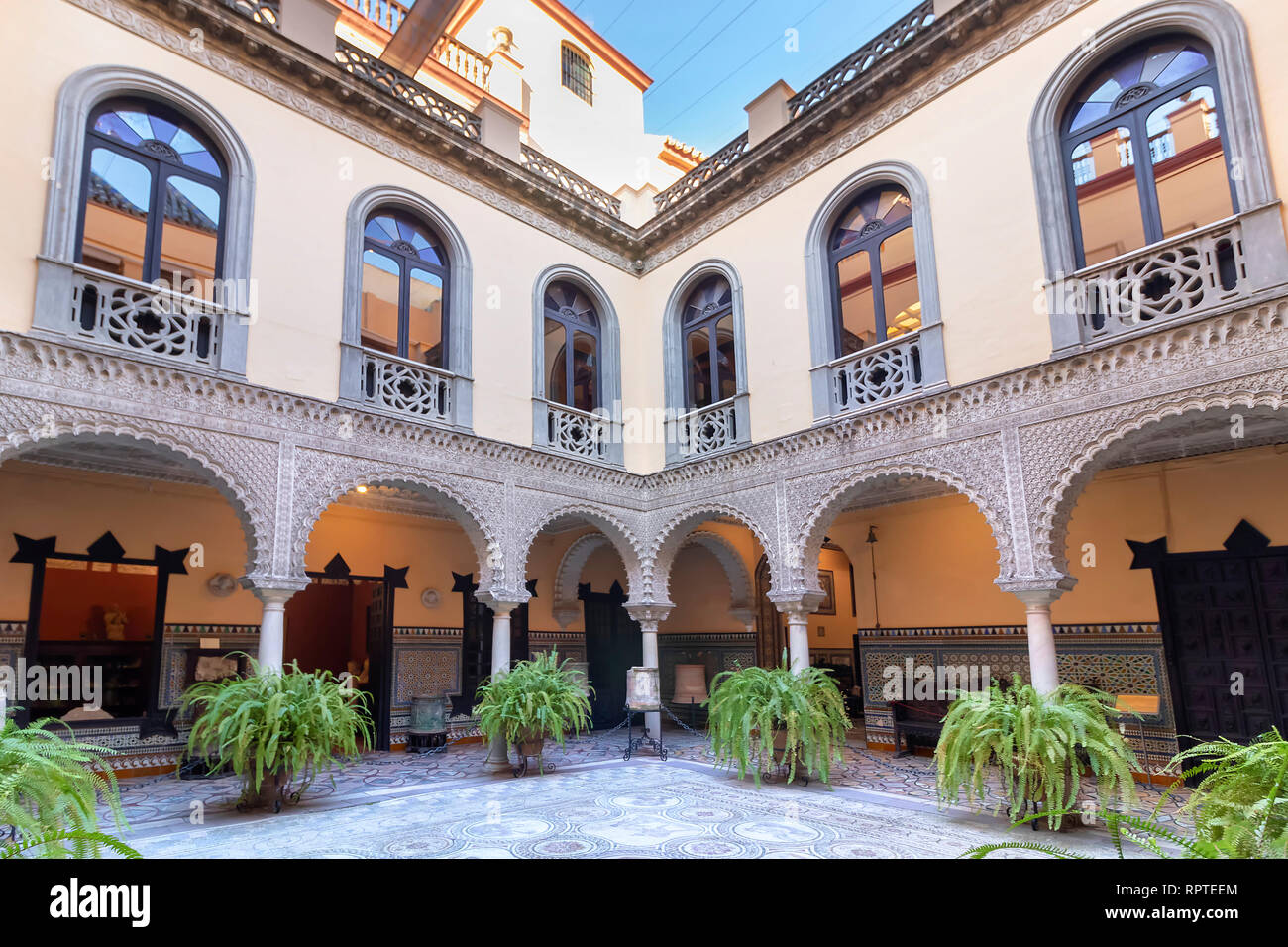 Sevilla, Spanien - 13. Januar 2019: Der Palast der Gräfin von Lebrija in Sevilla, Andalusien, Spanien Stockfoto