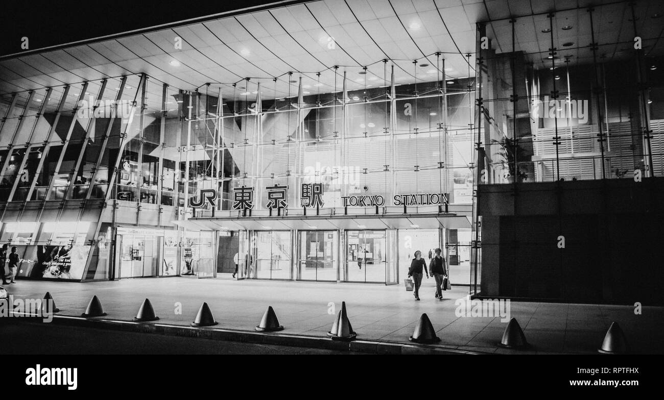 Tokio Bahnhof - Hauptbahnhof bei Nacht - Tokyo/Japan - Juni 17, 2018 Stockfoto