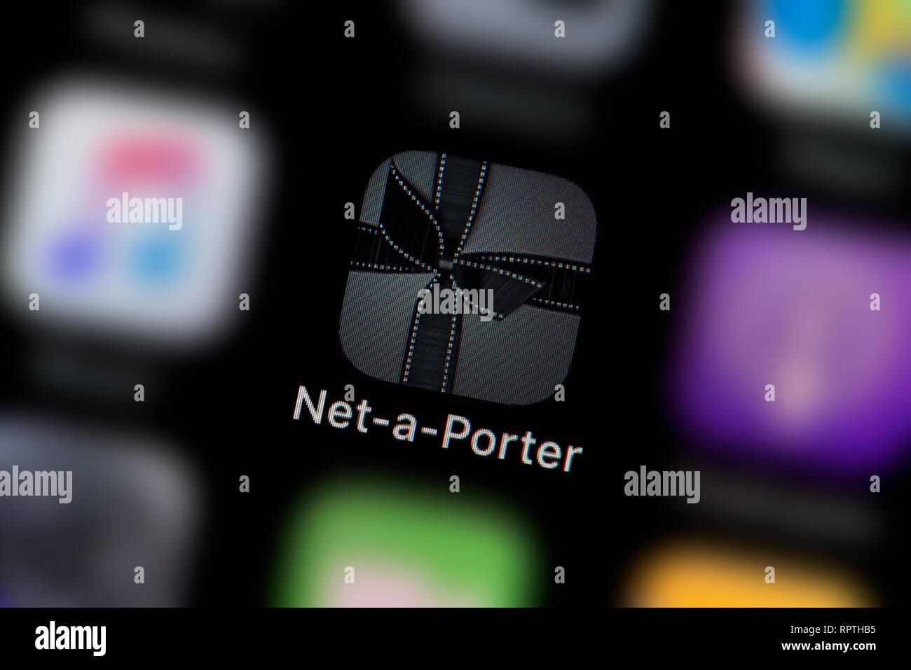 Eine Nahaufnahme der Net-a-porter App Symbol, wie auf dem Bildschirm eines Smartphones (nur redaktionelle Nutzung) Stockfoto