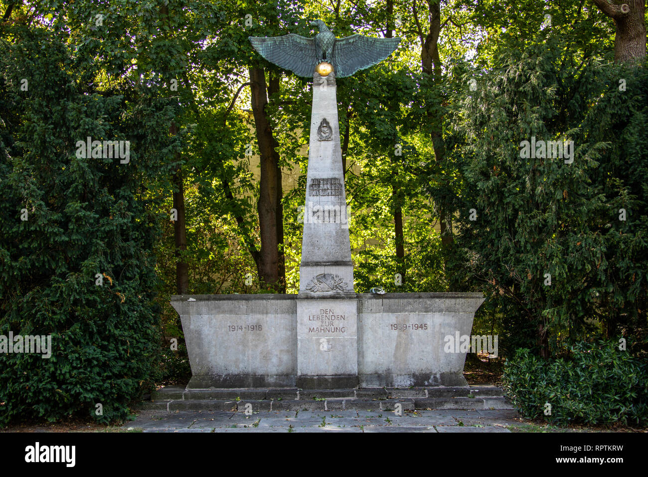 Flieger-Denkmal, Weltkrieg I und II Krieg Denkmal, historische Markierung, Nürnberg, Deutschland Stockfoto