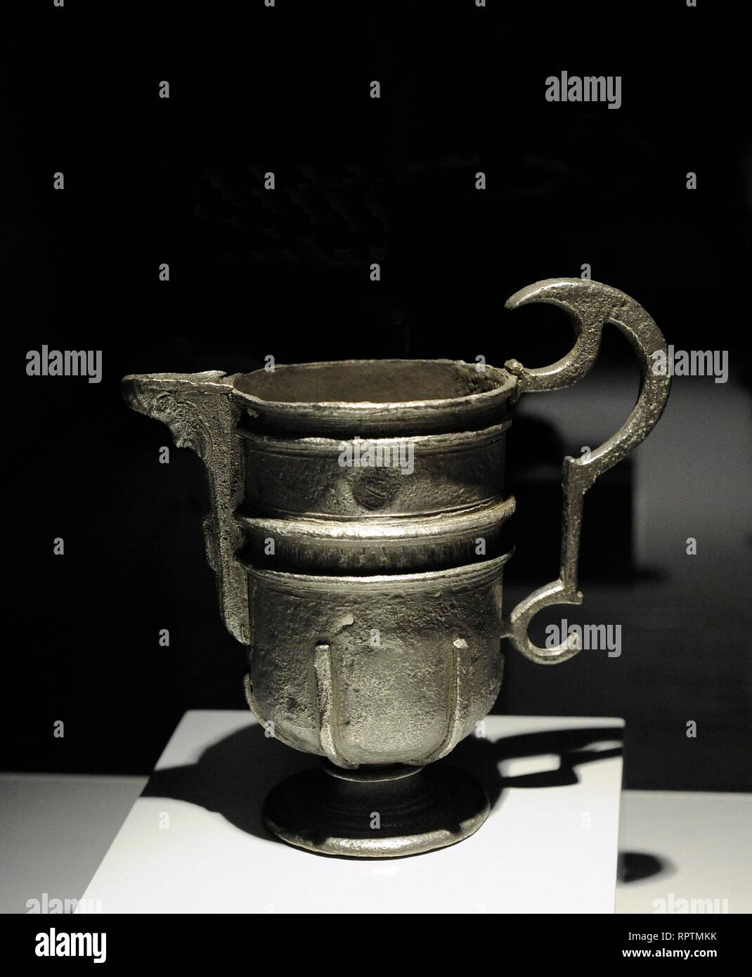 Jarro de Pico. Virreinato del Perú. 1600-1622. Plata. Procedente del hundimiento del galeón Nuestra Senora de Atocha (Cayos de Florida, Florida, Vereinigte Staaten). Plata. Museo de América. Madrid. España. Stockfoto