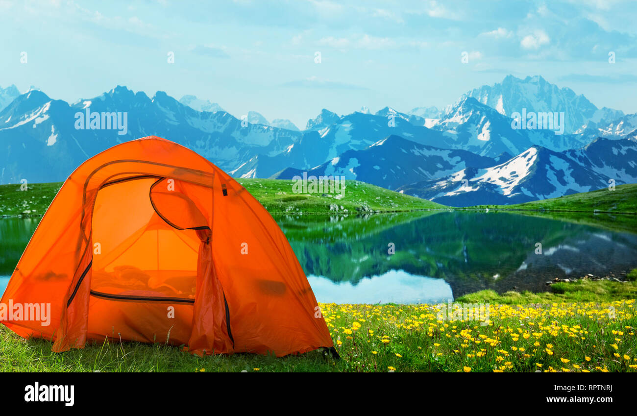 Touristische Zelt Camping in den Bergen Stockfoto