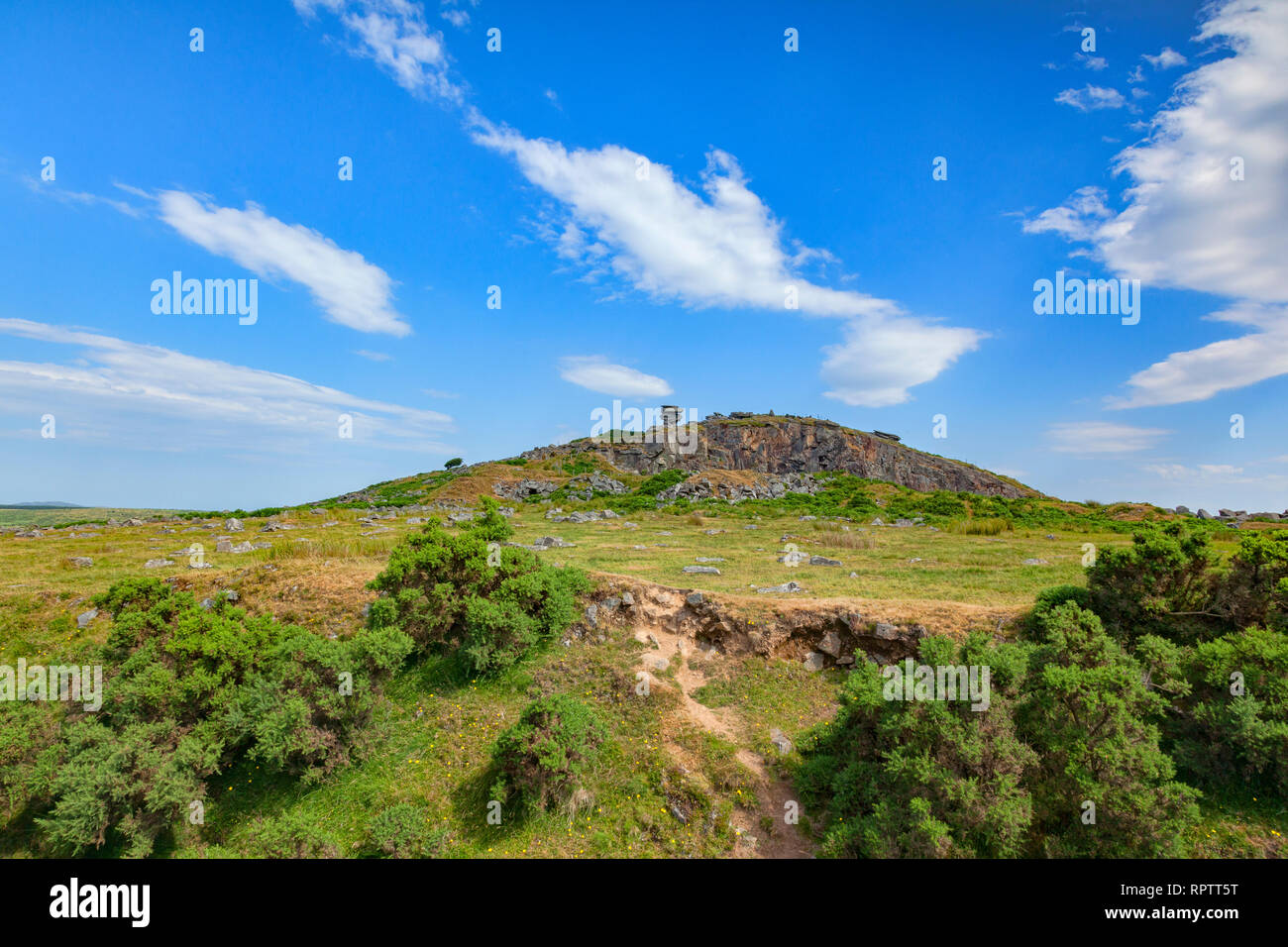 Die alte Cheesewring steinbruch Gesicht von Stowe Hill, Bodmin Moor, Cornwall, an einem schönen Sommertag. Stockfoto