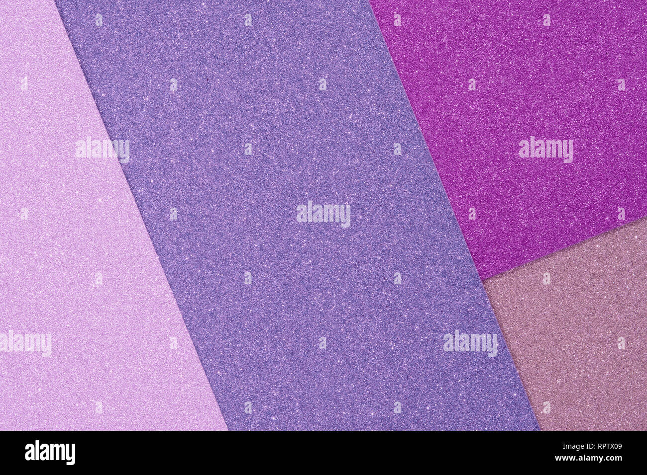 Glitter Karte Hintergrund in lebendigen Lila und violetten Tönen Draufsicht, selektiver Fokus Stockfoto