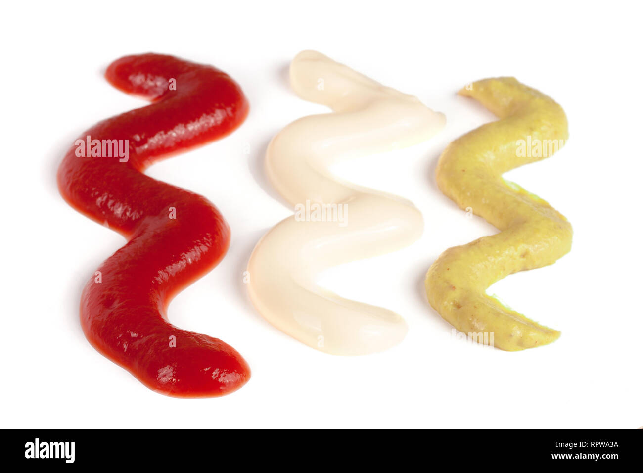 Ketchup, Mayonnaise und Senf auf weißem Hintergrund Stockfoto