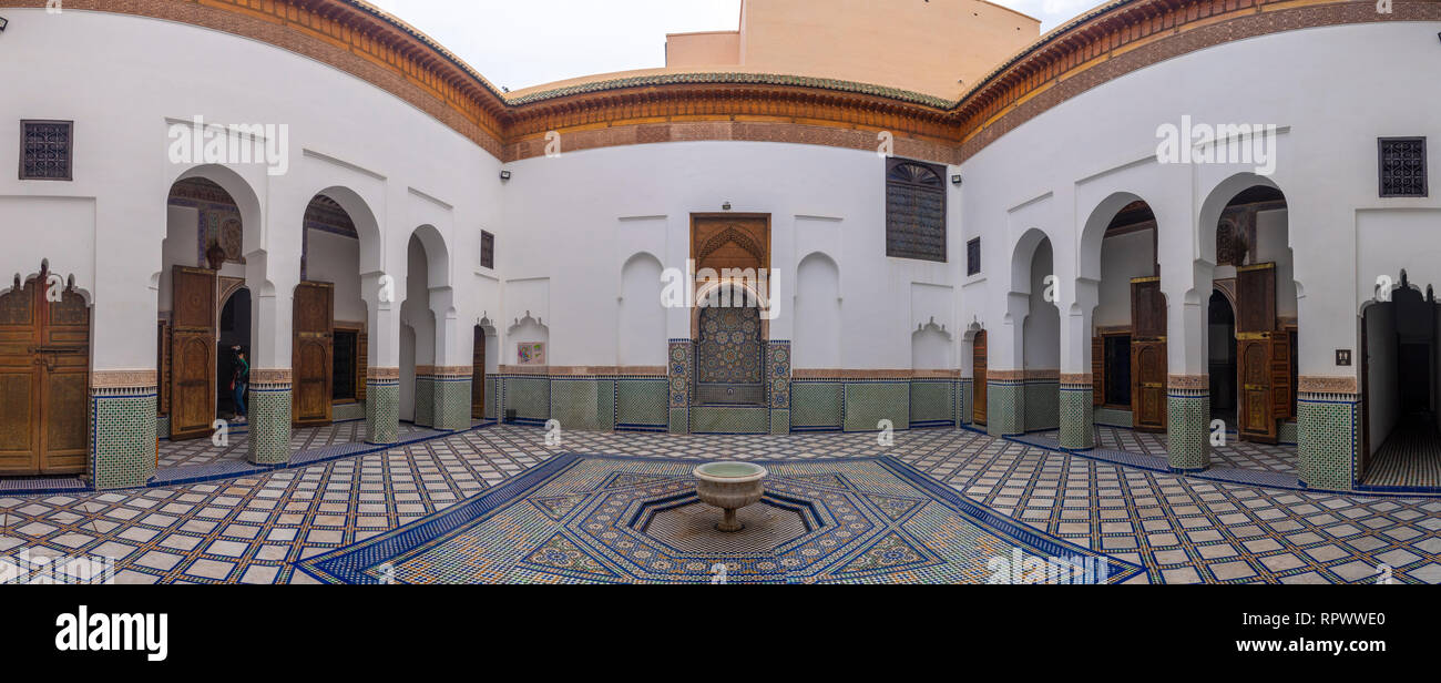 Im Inneren des Dar Si Said - Museum für marokkanische Kunst, Kunsthandwerk, Teppiche und Webereien in der Medina von Marrakesch, Marokko. Die nationalen Teppich Museum Stockfoto