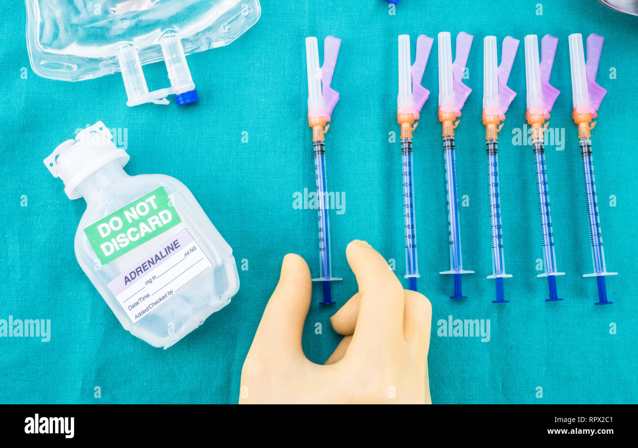 Krankenschwester Vorbereitung Krankenhaus Medikamente, konzeptionelle Bild, horizontale Zusammensetzung Stockfoto