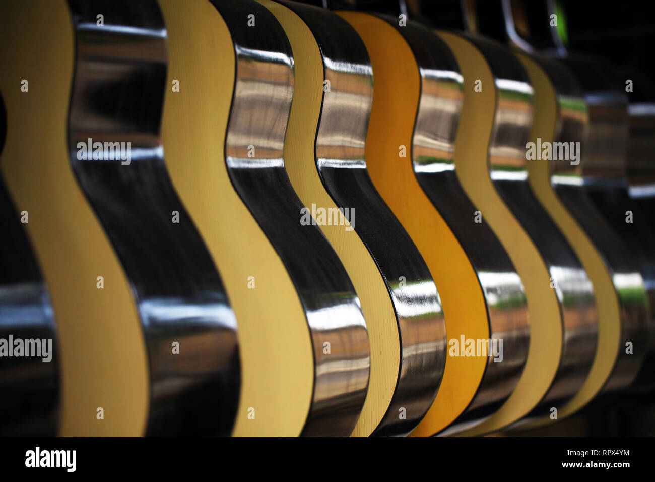 Reihe von Gitarren Stockfoto