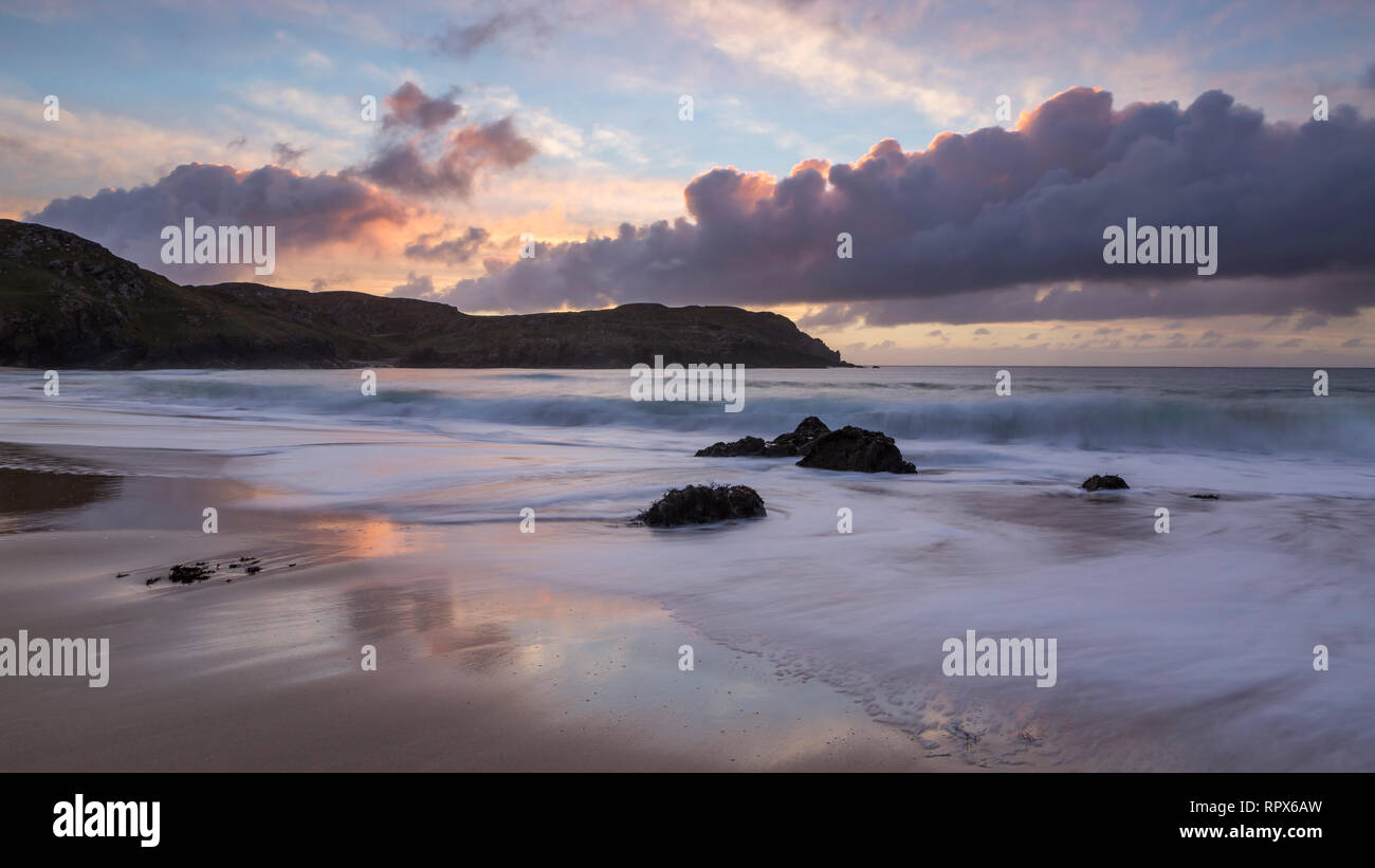 Sonnenuntergang bei Dalmore Strand auf der Insel Lewis, Äußere Hebriden, Schottland Stockfoto