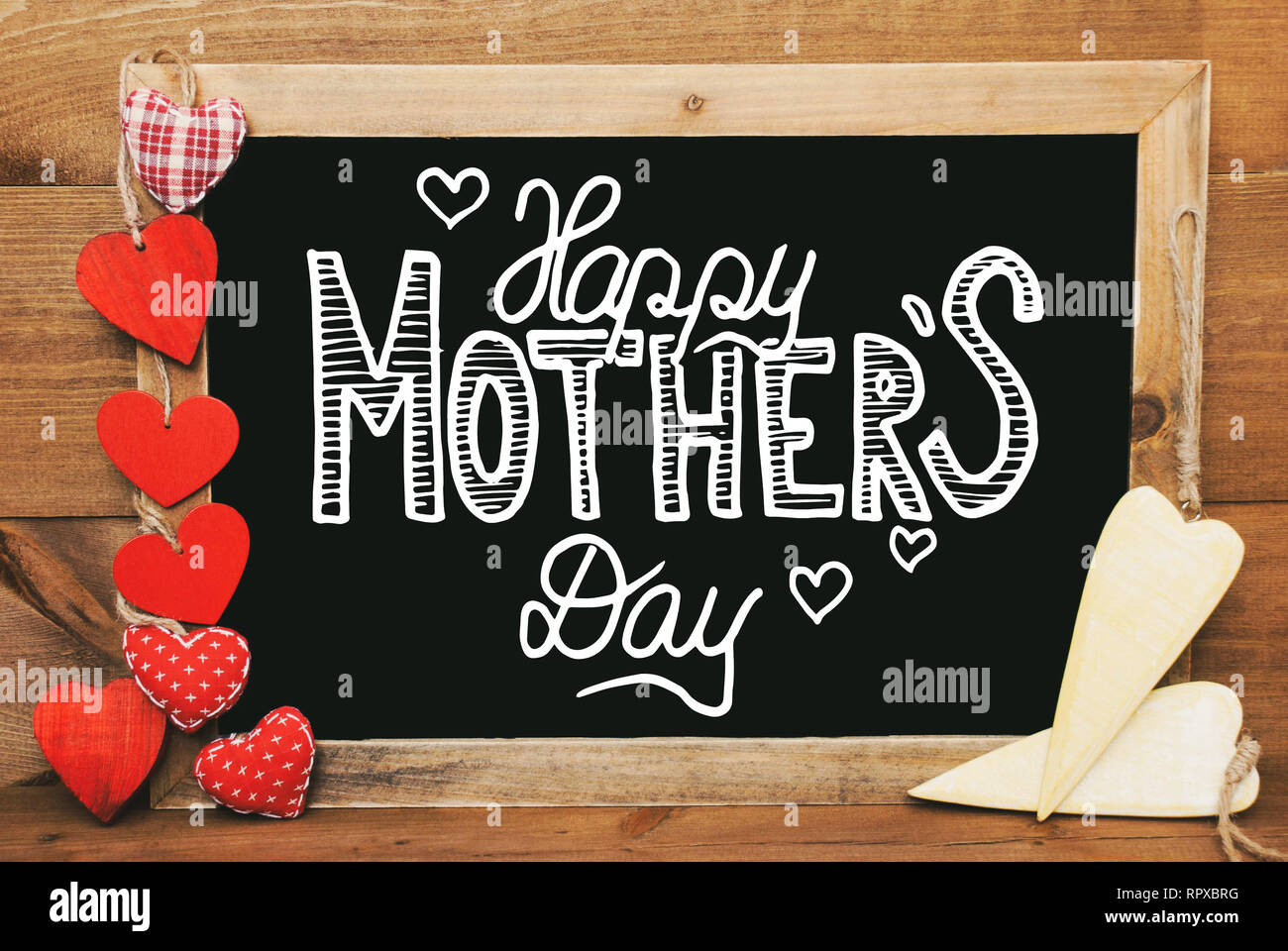 Schiefertafel Mit Englisch Kalligraphie Glucklich Muttertag Rot Textil Und Holz Gelbe Herzen Holz Hintergrund Mit Vintage Rustikal Oder Retro Style Stockfotografie Alamy