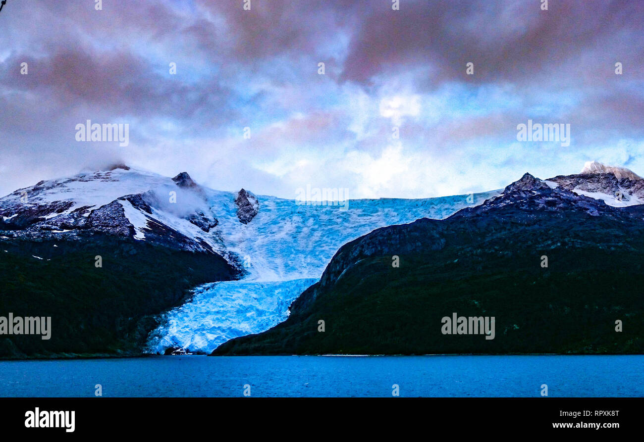 Die chilenischen Fjorde überqueren Stockfoto