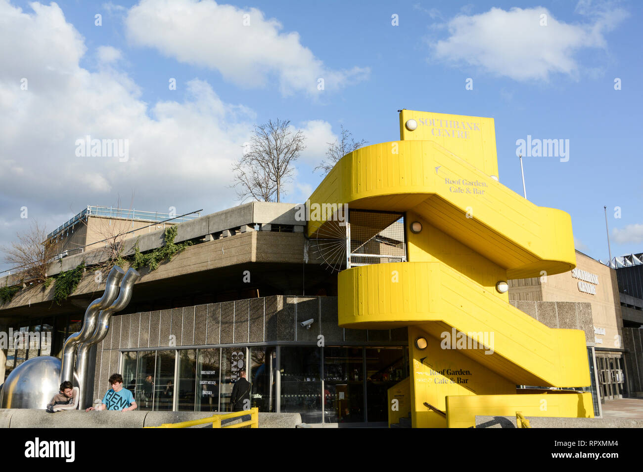 Gelbe Treppe im Southbank Centre, Belvedere Road, Lambeth, London, SE1, VEREINIGTES KÖNIGREICH, Stockfoto