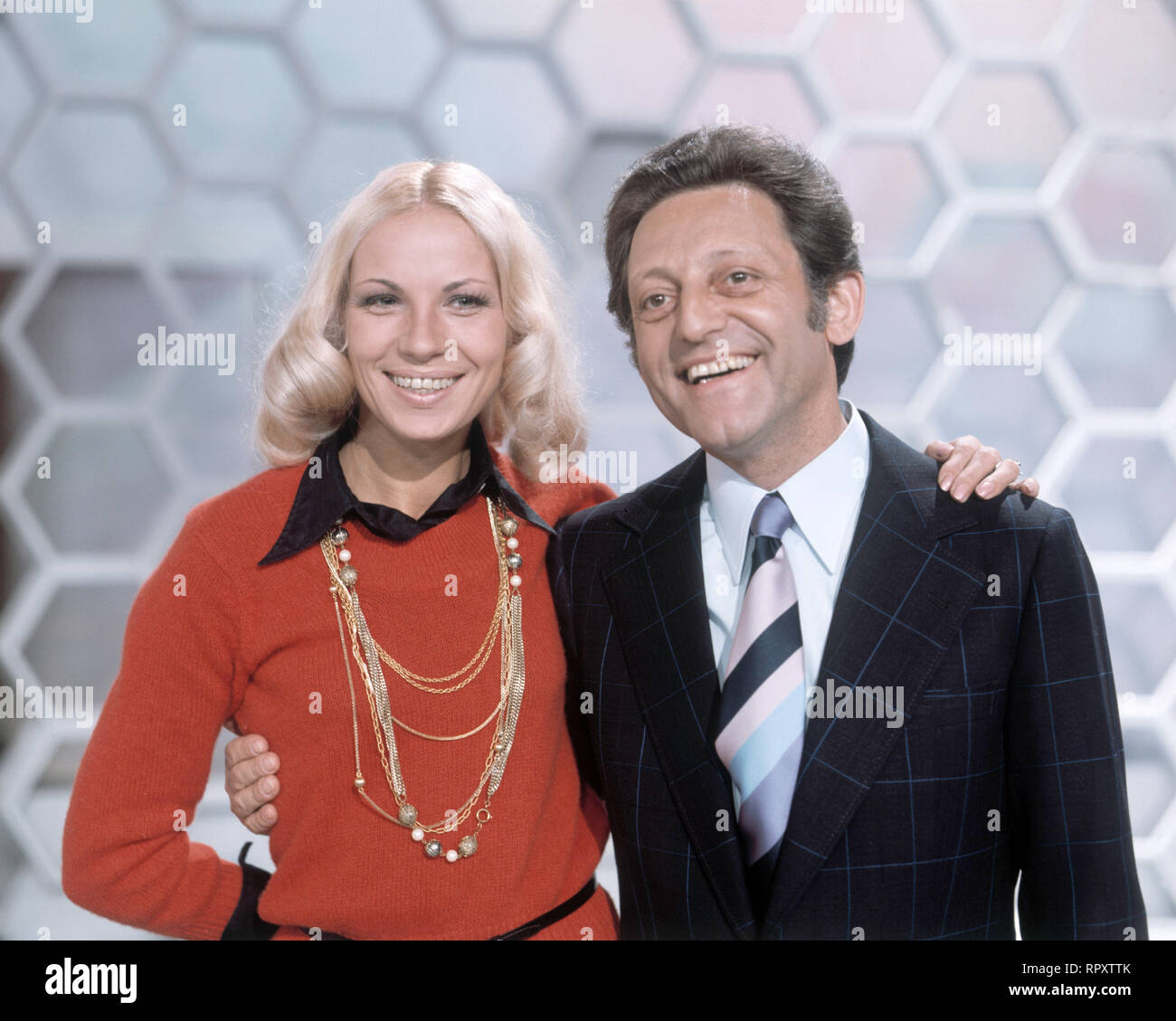 DALLI DALLI Rate-Quiz 'Dalli Dalli" mit Hans Rosenthal und Assistentin MONICA SUNDERMANN, 70er Jahre. United Archives/Kpa/Grimm 2579 Stockfoto
