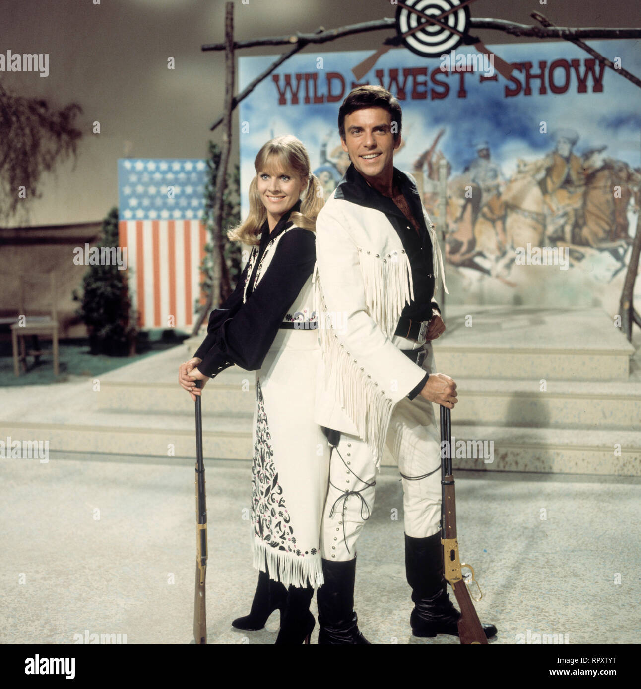 HEIDI BRÜHL und BELA ERNY präsentieren eine Musicaleinlage aus' Annie