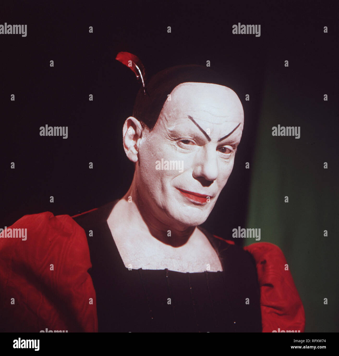 Was Schließt Faust Mit Mephisto FAUST Inszenierung aus dem Deutschen Schauspielhaus Hamburg, 1960