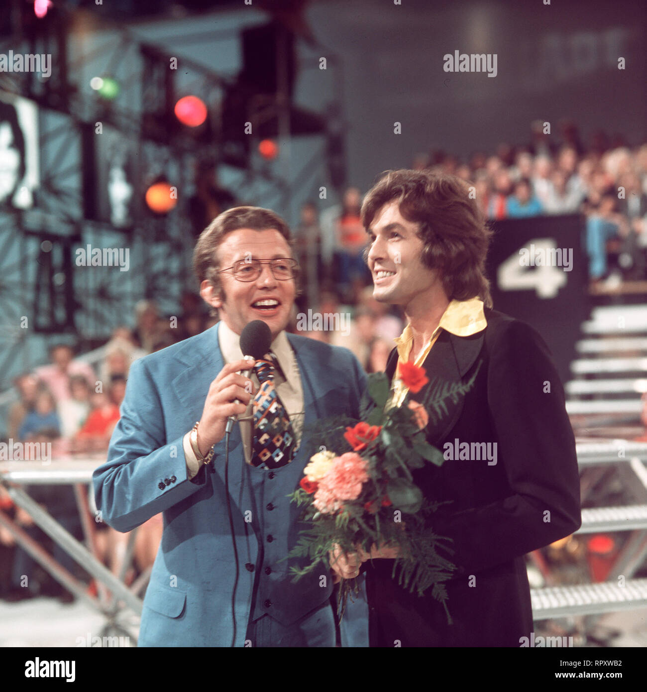 HITPARADE - 1976 Dieter Thomas Heck mit Schlagersänger Chris Roberts ACK/Grimm 27052, Hitparade Stockfoto