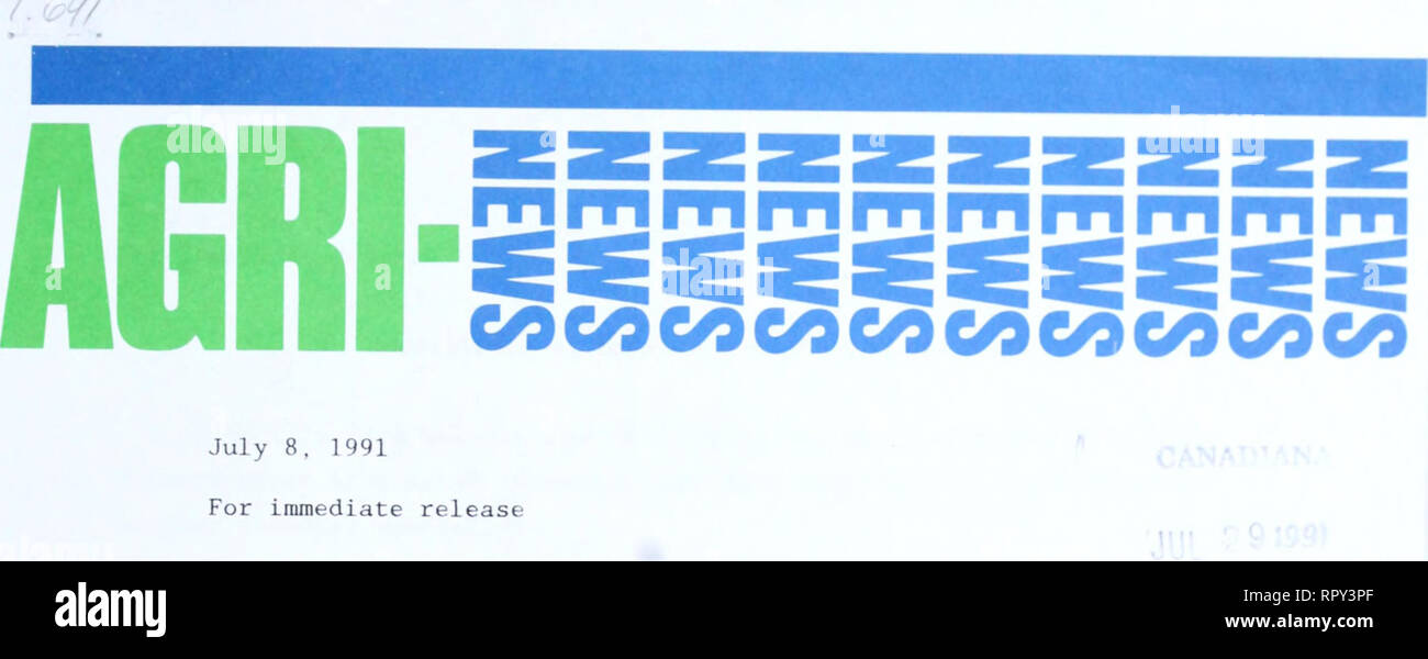 . Agri-news. Die Landwirtschaft. Diese Woche spezialisierte ag Prognosen auf der Farm Wetter Linie 1 2 Sommer landwirtschaftliche Bildung Institut bereit, in Olds zu rollen. 3 Land Mietpreise stetig halten 4 Handel bewegt sich Nachrichten, aber kein Schwein markt Überraschungen 5 Feed Analyse nur so gut wie Beispiel 6 gemeinsame Probleme gemeinsame Lösungen in Rindfleisch Förderung 8 Kennen Sie ihre Tomaten Typ vor dem Schnitt 11 südlichen Nachbarn besucht von Alberta 4 - Ihrs 12 4 - Ihrs start Leadership Journey am Blauen See 13 Slip 14/dlberra Landwirtschaft Print Media Branche Telefon: (403) 427-2121. Bitte beachten Sie, dass diese Bilder aus gescannten Pag extrahiert werden Stockfoto