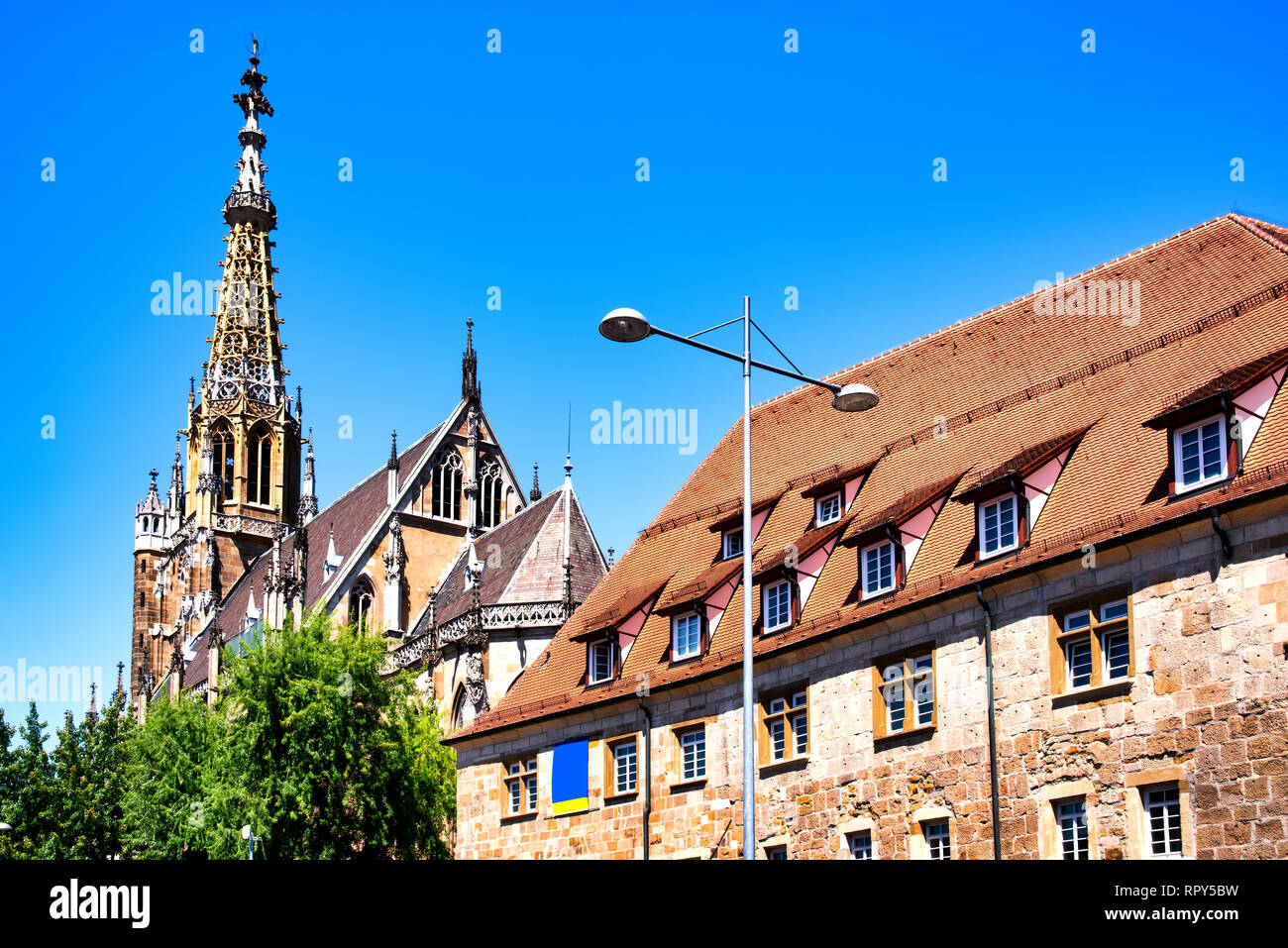 Blick auf die Kirche von Unserer Lieben Frau (Frauenkirche) in Esslingen am Neckar Stockfoto