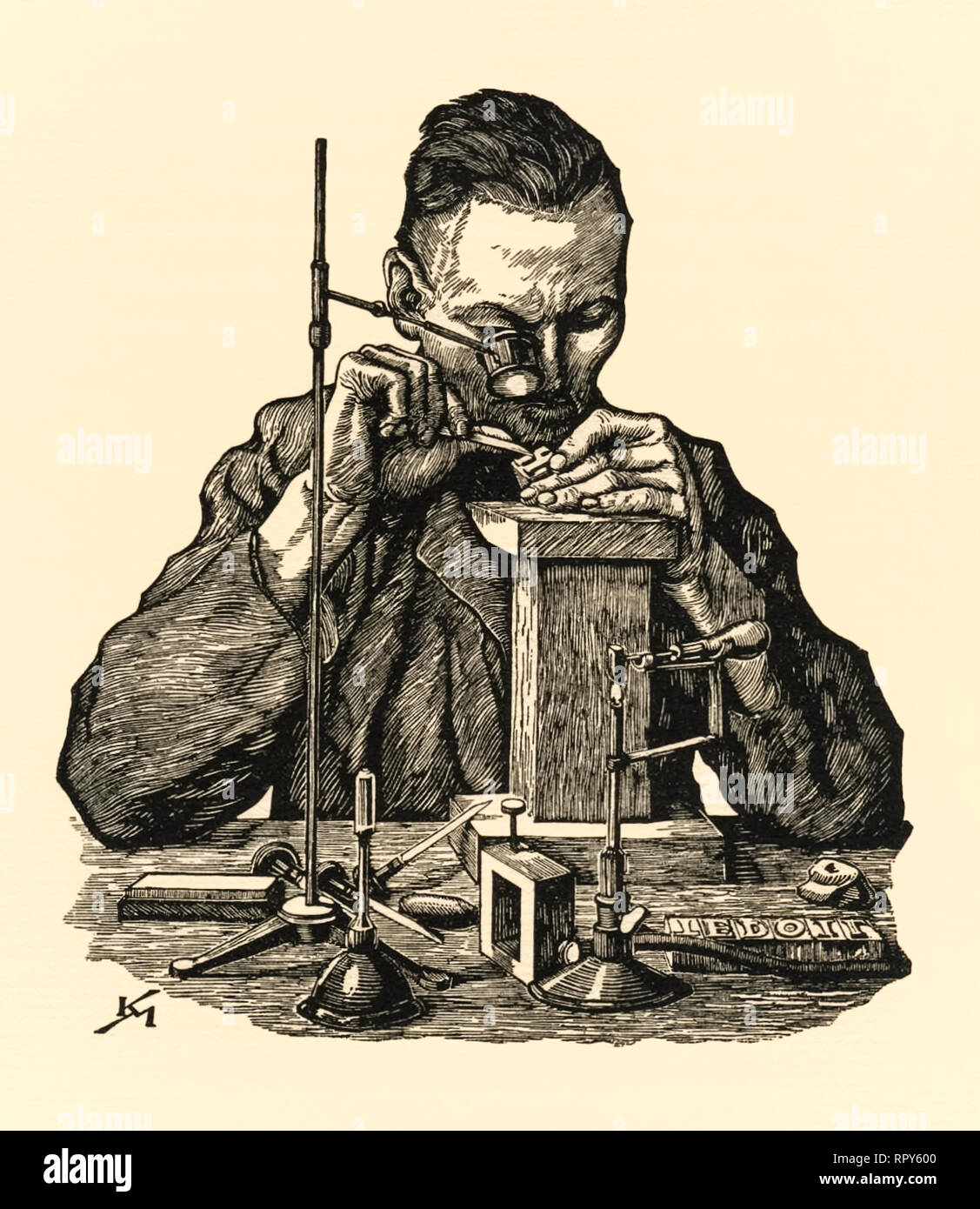 Vorbereitung aus Metall für den Einsatz in Buchdruck. Hier ein Guss Glyphe ist ein Metall Sortieren mit Hilfe einer Lupe und Entgraten das Gesicht mit einem Tool überprüft. Holzschnitt von Karl Mahr (1890-1945). Stockfoto