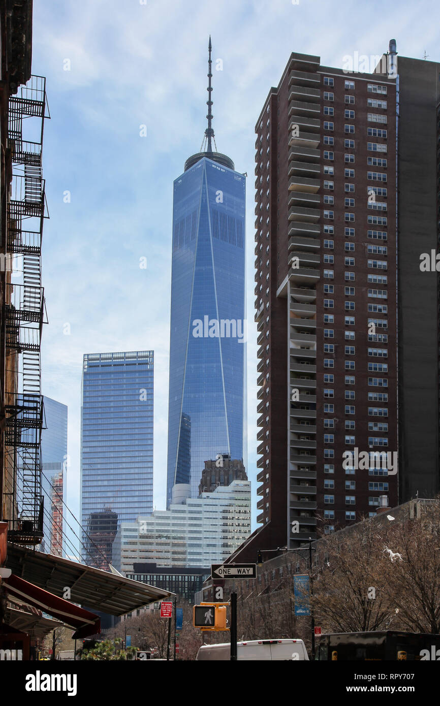 NEW YORK, NY - 16. April: das One World Trade Center Gebäude Blick von Greenwich Street am 16. April 2015 in New York City. Stockfoto