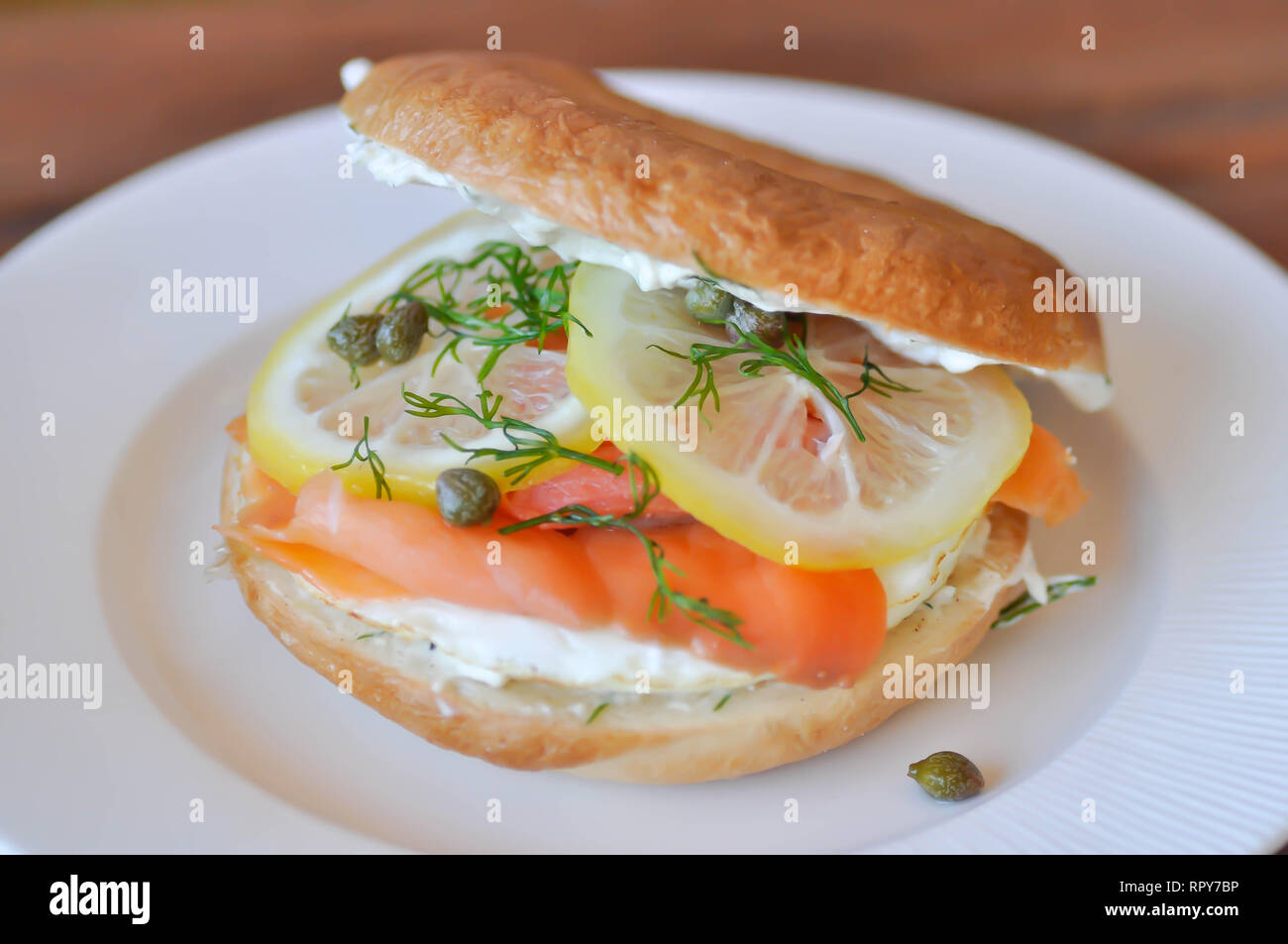 Lachs bagle -Fotos und -Bildmaterial in hoher Auflösung – Alamy