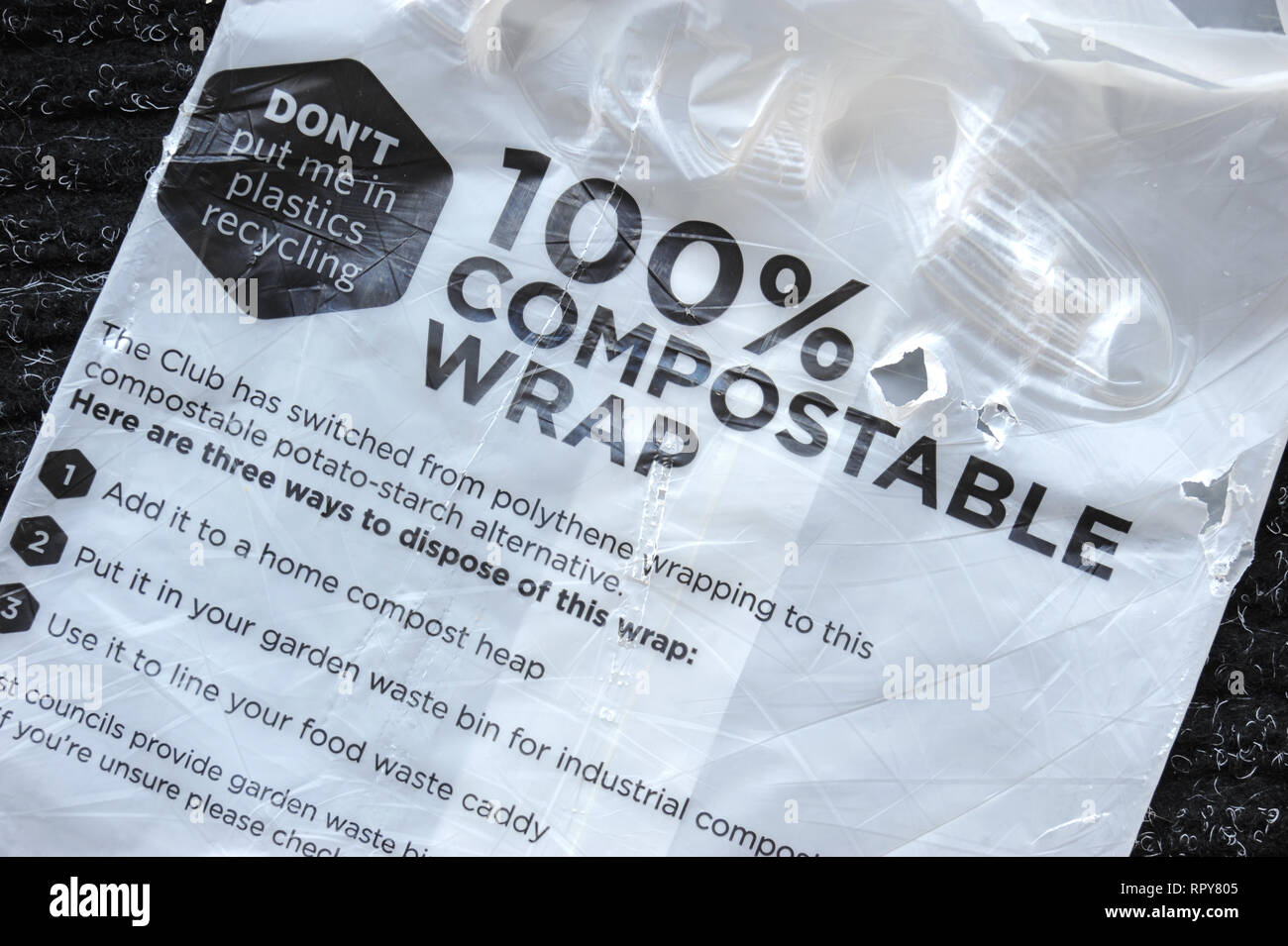 Kompostierbare MAGAZIN WRAPPER RE DIE UMWELT RECYCLING KUNSTSTOFFE ABFALL CO2-Emissionen usw. UK Stockfoto