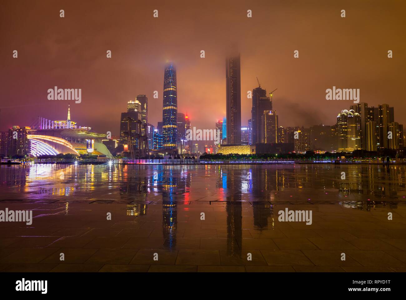 Skyline bei Nacht, Guangzhou, Guangdong, China Stockfoto