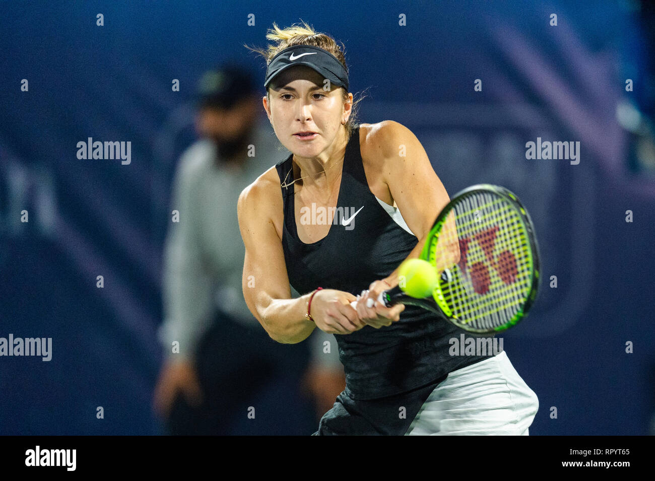 Dubai, VAE. 23. Februar, 2019. Belinda Bencic der Schweiz in Aktion im Finale gegen Petra Kvitova der tschechischen Republik während der Dubai Duty Free Tennis Meisterschaft am Dubai International Tennis Stadium, Dubai, UAE am 23. Februar 2019. Foto von Grant Winter. Credit: UK Sport Pics Ltd/Alamy leben Nachrichten Stockfoto