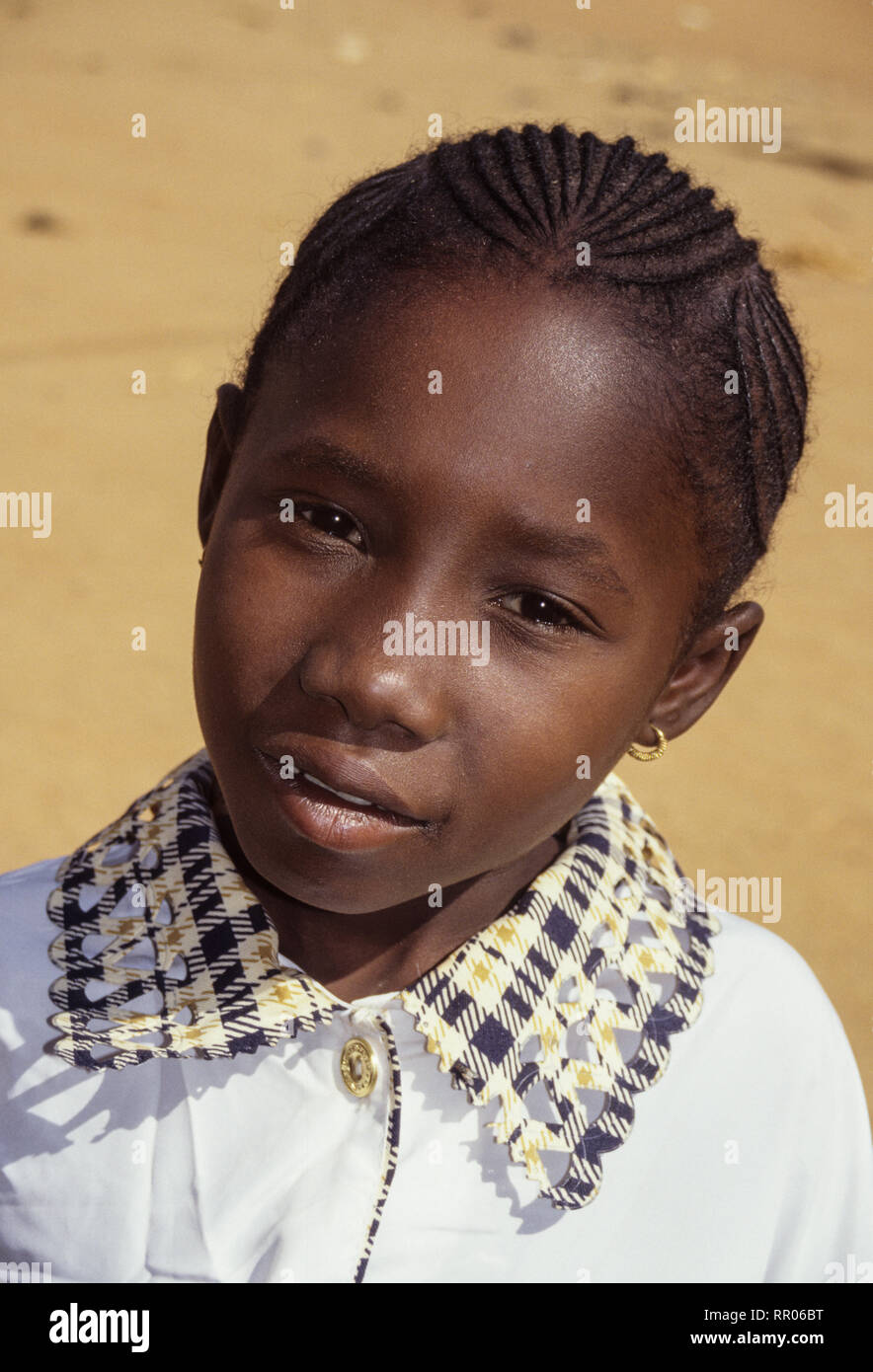 Junges Mädchen mit Frisur für den Eid al-Fitr, Niamey, Niger. Stockfoto